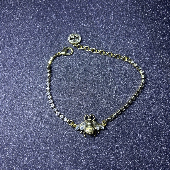 Gucci Bee Charm Bracelet with white crystals and pearl in aged gold finish 19cm - Picture 1 of 7